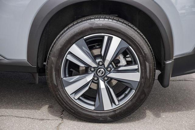 Photo of 2021 Gray Nissan Rogue