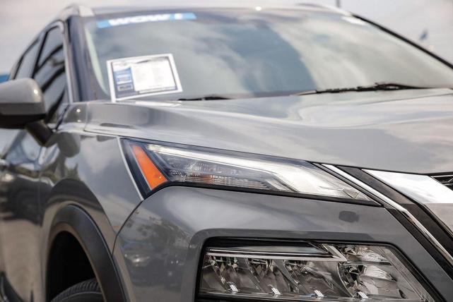 Photo of 2021 Gray Nissan Rogue