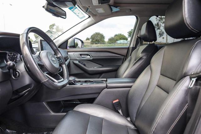 Photo of 2021 Gray Nissan Rogue
