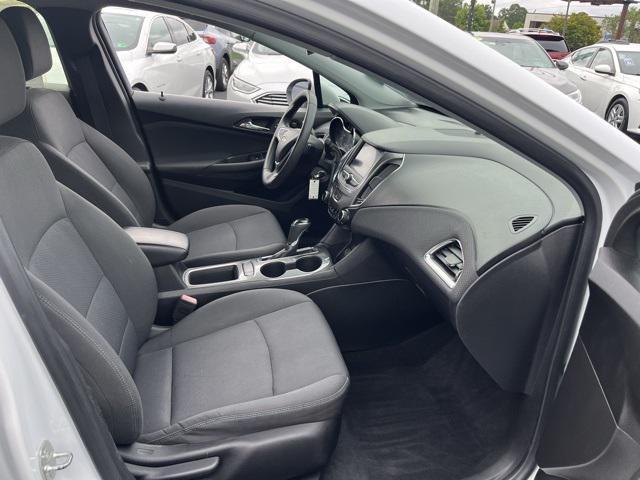 Photo of 2019 Summit White Chevrolet Cruze