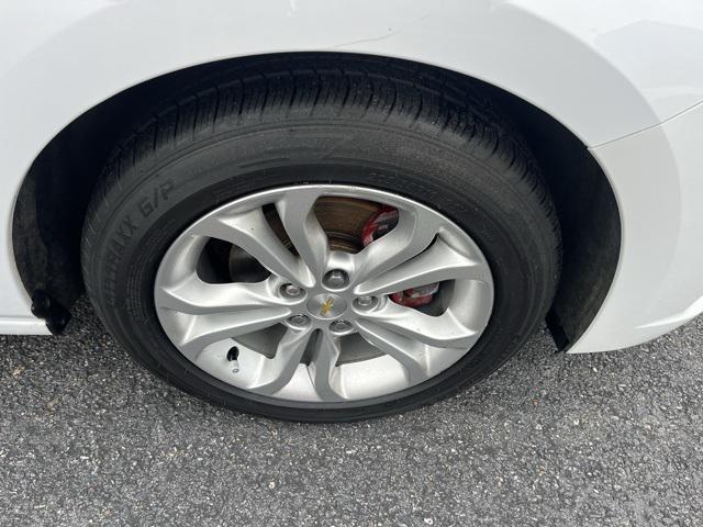 Photo of 2019 Summit White Chevrolet Cruze