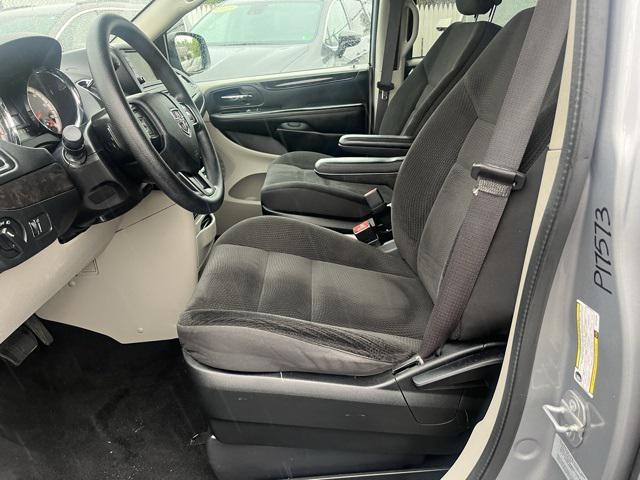 Photo of 2017 Billet Silver Metallic Clearcoat Dodge Grand Caravan