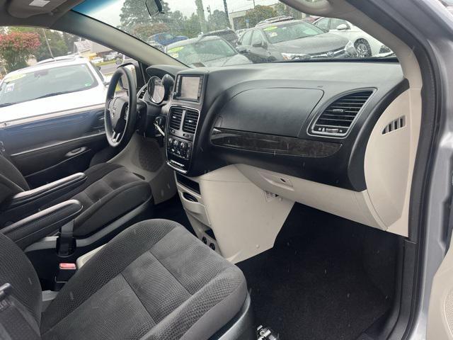 Photo of 2017 Billet Silver Metallic Clearcoat Dodge Grand Caravan