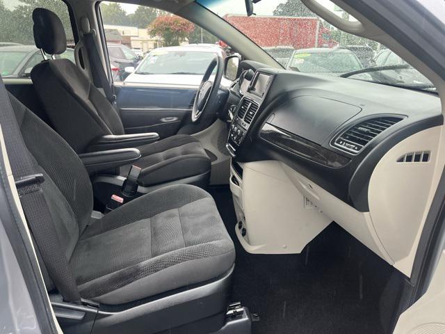 Photo of 2017 Billet Silver Metallic Clearcoat Dodge Grand Caravan
