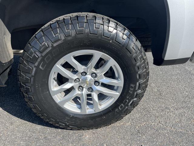 Photo of 2020 Silver Ice Metallic Chevrolet Silverado 1500