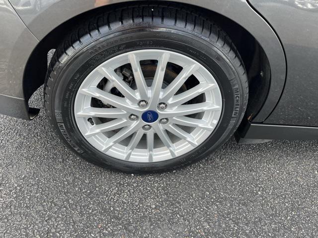 Photo of 2016 Magnetic Ford C-Max Hybrid