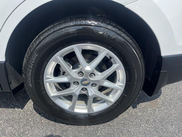 Photo of 2023 Summit White Chevrolet Equinox