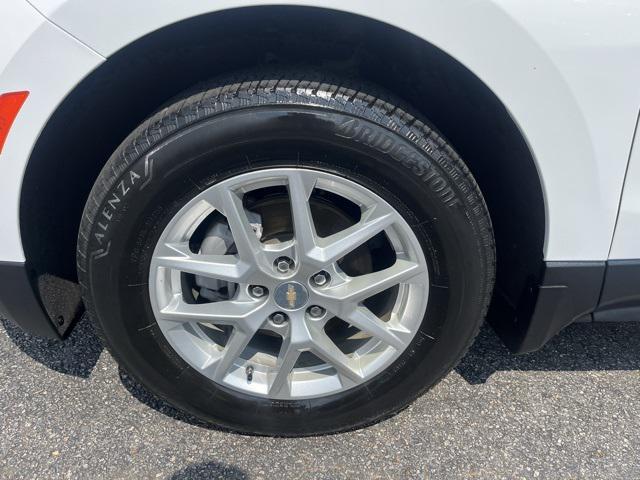 Photo of 2023 Summit White Chevrolet Equinox