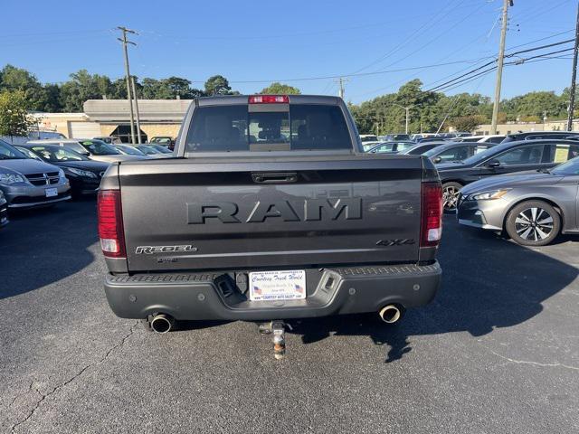 Photo of 2018 Brilliant Black Crystal Pearlcoat RAM 1500
