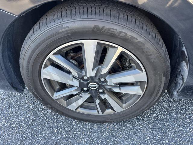 Photo of 2022 Super Black Nissan Versa
