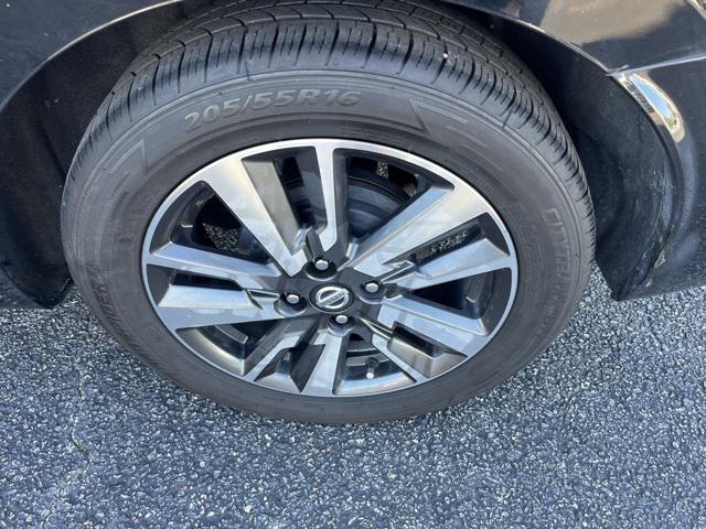 Photo of 2022 Super Black Nissan Versa