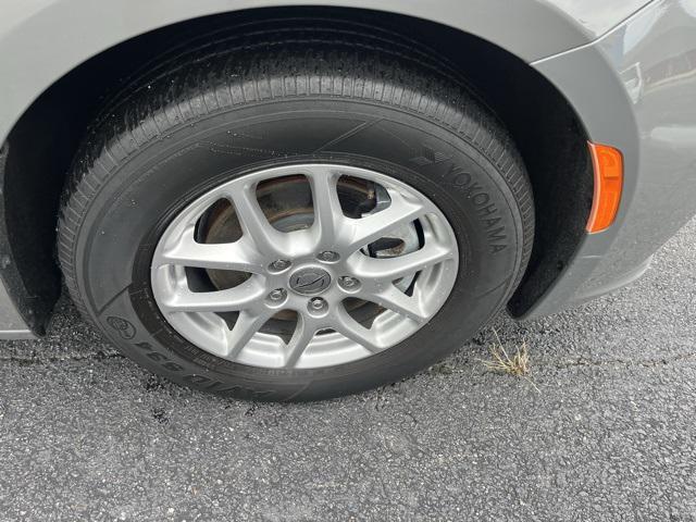 Photo of 2022 Ceramic Gray Clearcoat Chrysler Pacifica