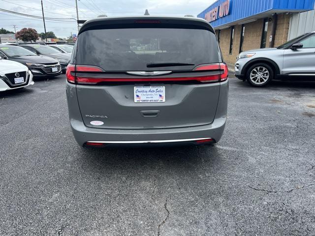Photo of 2022 Ceramic Gray Clearcoat Chrysler Pacifica