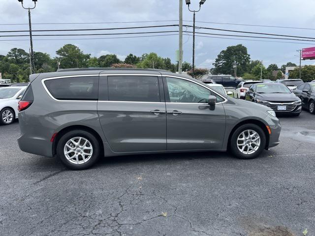 Photo of 2022 Ceramic Gray Clearcoat Chrysler Pacifica