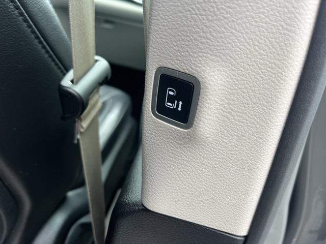 Photo of 2022 Ceramic Gray Clearcoat Chrysler Pacifica