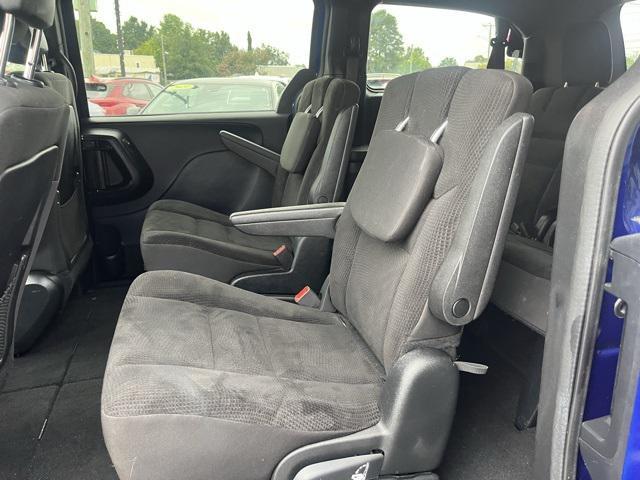 Photo of 2019 Indigo Blue Clearcoat Dodge Grand Caravan