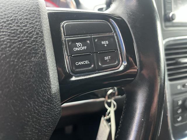 Photo of 2019 Indigo Blue Clearcoat Dodge Grand Caravan