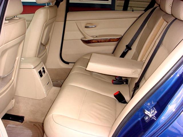 Photo of 2006 Blue BMW 325