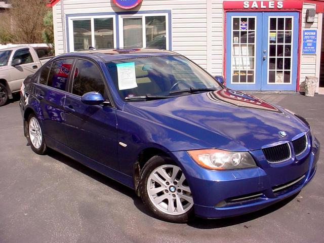 Photo of 2006 Blue BMW 325