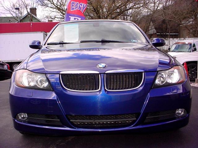 Photo of 2006 Blue BMW 325