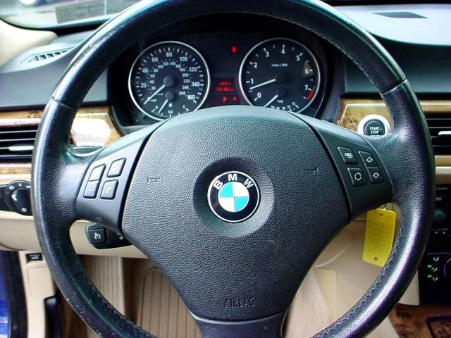 Photo of 2006 Blue BMW 325