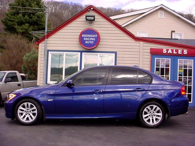 Photo of 2006 Blue BMW 325