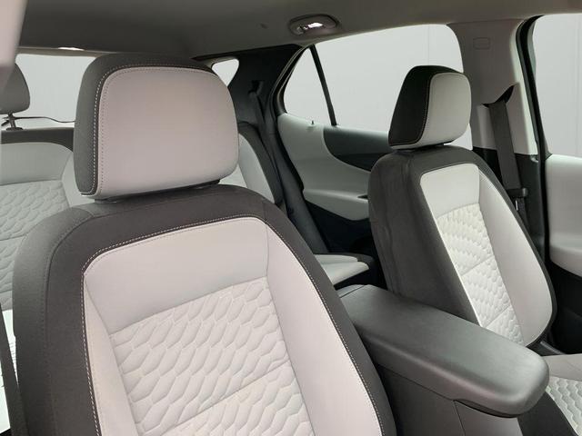 Photo of 2020 Silver Ice Metallic Chevrolet Equinox