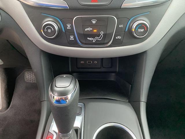 Photo of 2020 Silver Ice Metallic Chevrolet Equinox