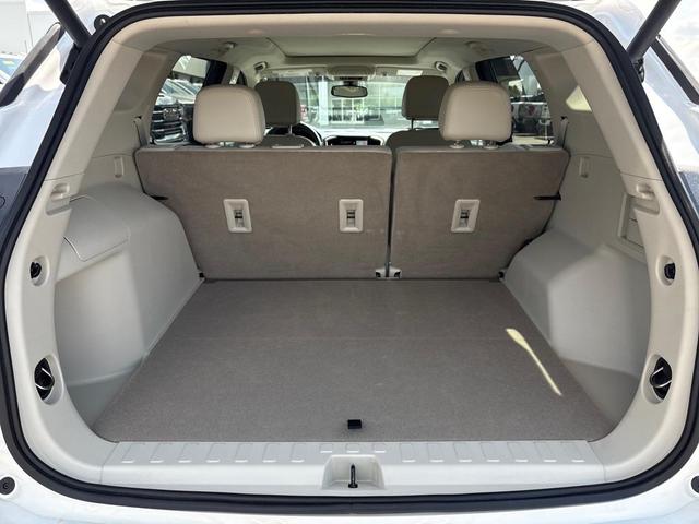 Photo of 2023 White Frost Tricoat GMC Terrain