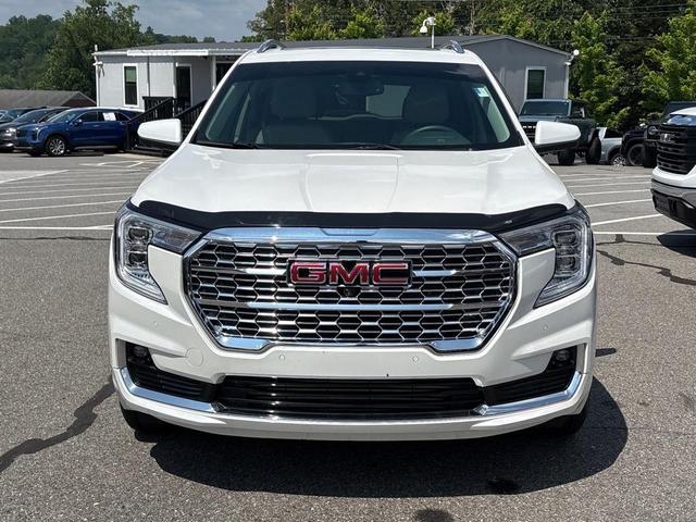 Photo of 2023 White Frost Tricoat GMC Terrain