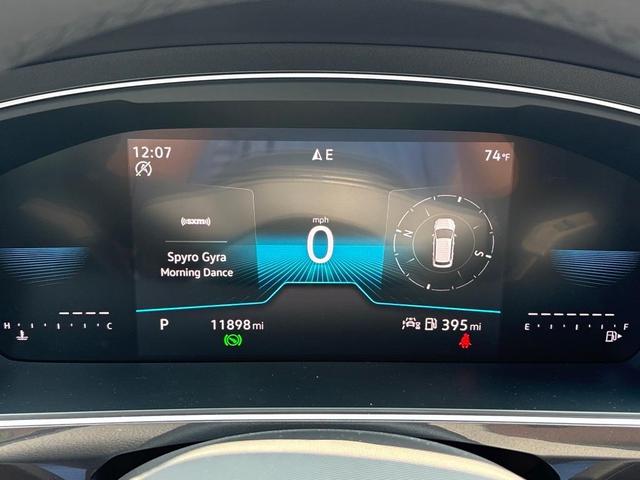 Photo of 2024 Opal White Pearl Effect Volkswagen Tiguan