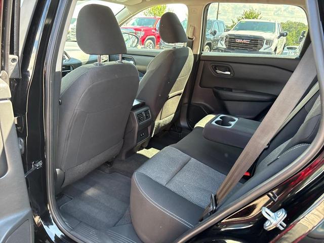 Photo of 2024 Super Black Nissan Rogue