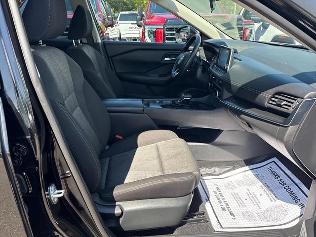 Photo of 2024 Super Black Nissan Rogue