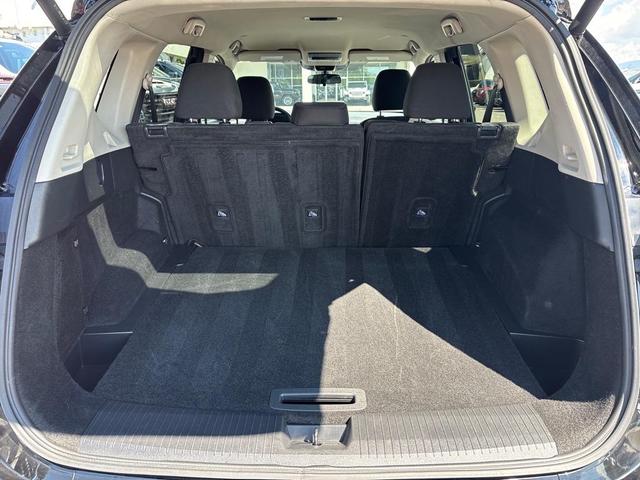 Photo of 2024 Super Black Nissan Rogue