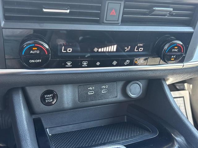 Photo of 2024 Super Black Nissan Rogue