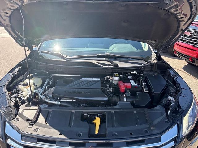 Photo of 2024 Super Black Nissan Rogue