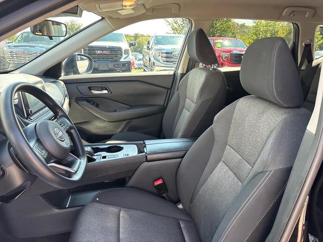Photo of 2024 Super Black Nissan Rogue