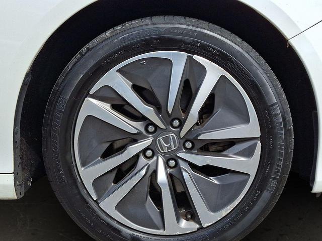Photo of 2020 Platinum White Pearl Honda Accord Hybrid
