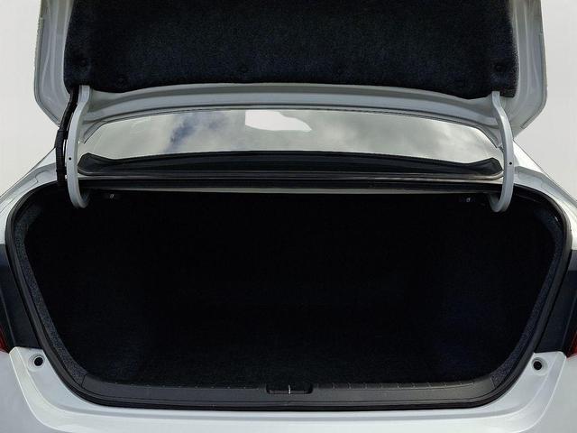 Photo of 2020 Platinum White Pearl Honda Accord Hybrid