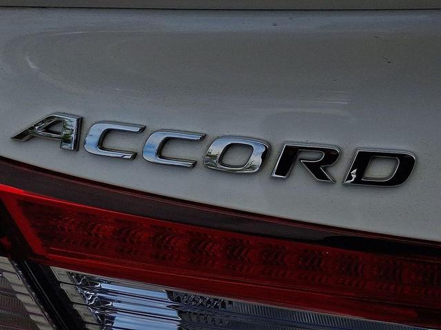 Photo of 2020 Platinum White Pearl Honda Accord Hybrid