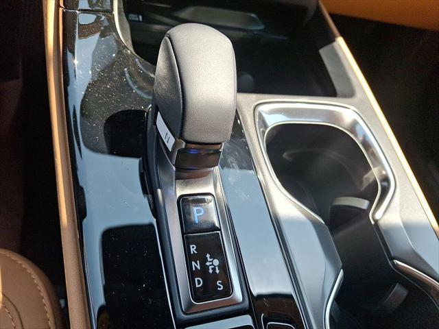 Photo of 2025 White Pearl Lexus NX 350h