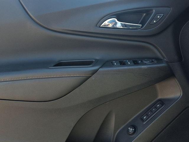 Photo of 2021 Silver Ice Metallic Chevrolet Equinox