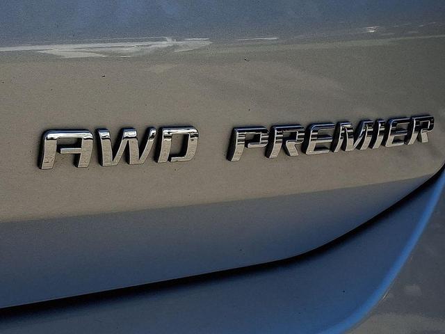 Photo of 2021 Silver Ice Metallic Chevrolet Equinox