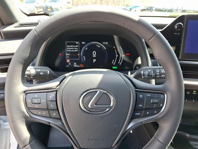 Photo of 2025 White Pearl Lexus UX 300h