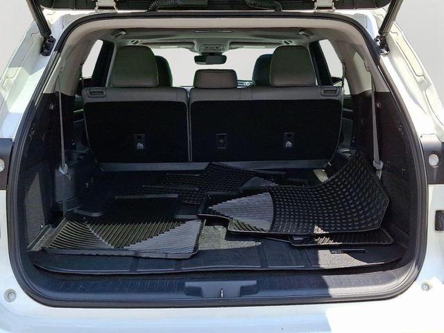 Photo of 2021 Blizzard Pearl Toyota Highlander