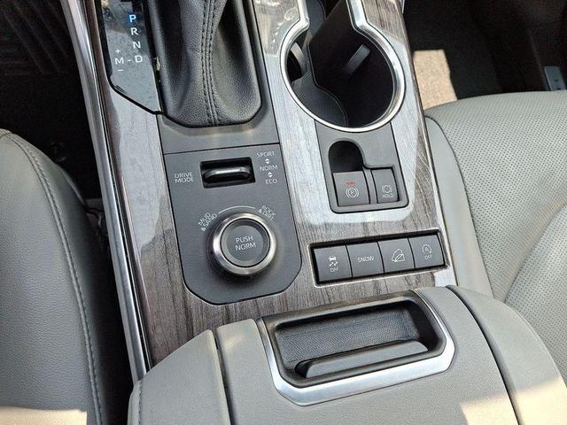 Photo of 2021 Blizzard Pearl Toyota Highlander