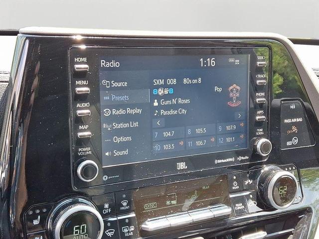 Photo of 2021 Blizzard Pearl Toyota Highlander