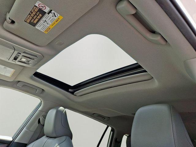Photo of 2021 Blizzard Pearl Toyota Highlander