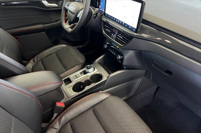 Photo of 2023 Star White Metallic Tri-Coat Ford Escape