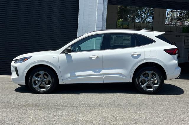 Photo of 2023 Star White Metallic Tri-Coat Ford Escape